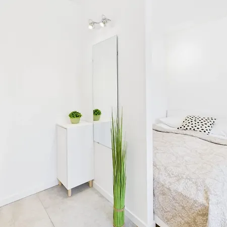 Comfortable Studio Close To Metro Station By Noclegi Renters Warsaw Exterior photo